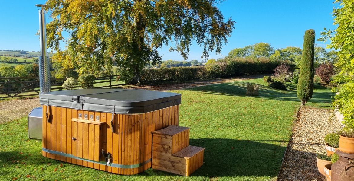 8 seat wood-fired hot tubs made to order in the Cotswolds