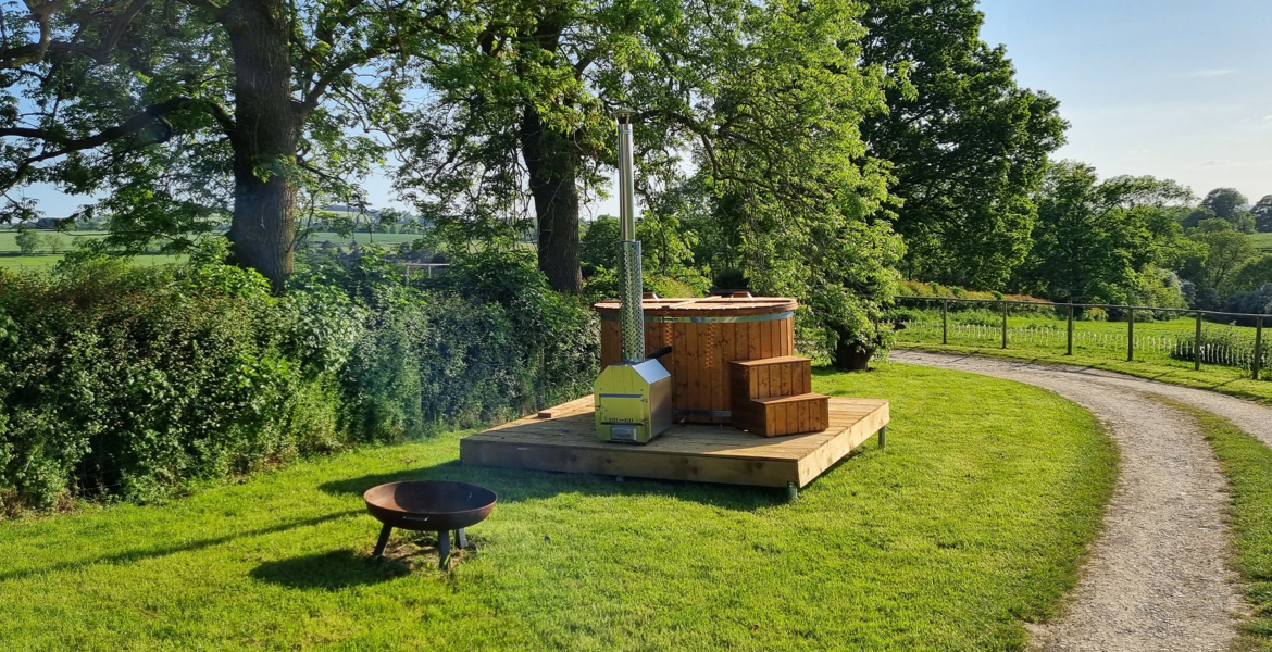 2 seat wood-fired hot tubs made to order in the Cotswolds