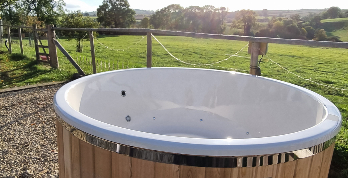 6 seat wood-fired hot tubs made to order in the Cotswolds